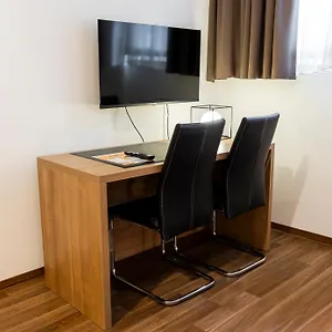 Orange Und 3* Neu-Ulm